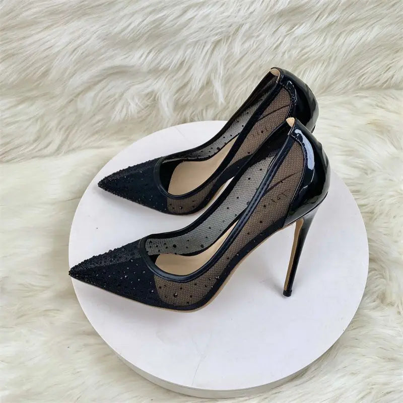 Escarpins noirs à talons aiguilles avec détails en tulle