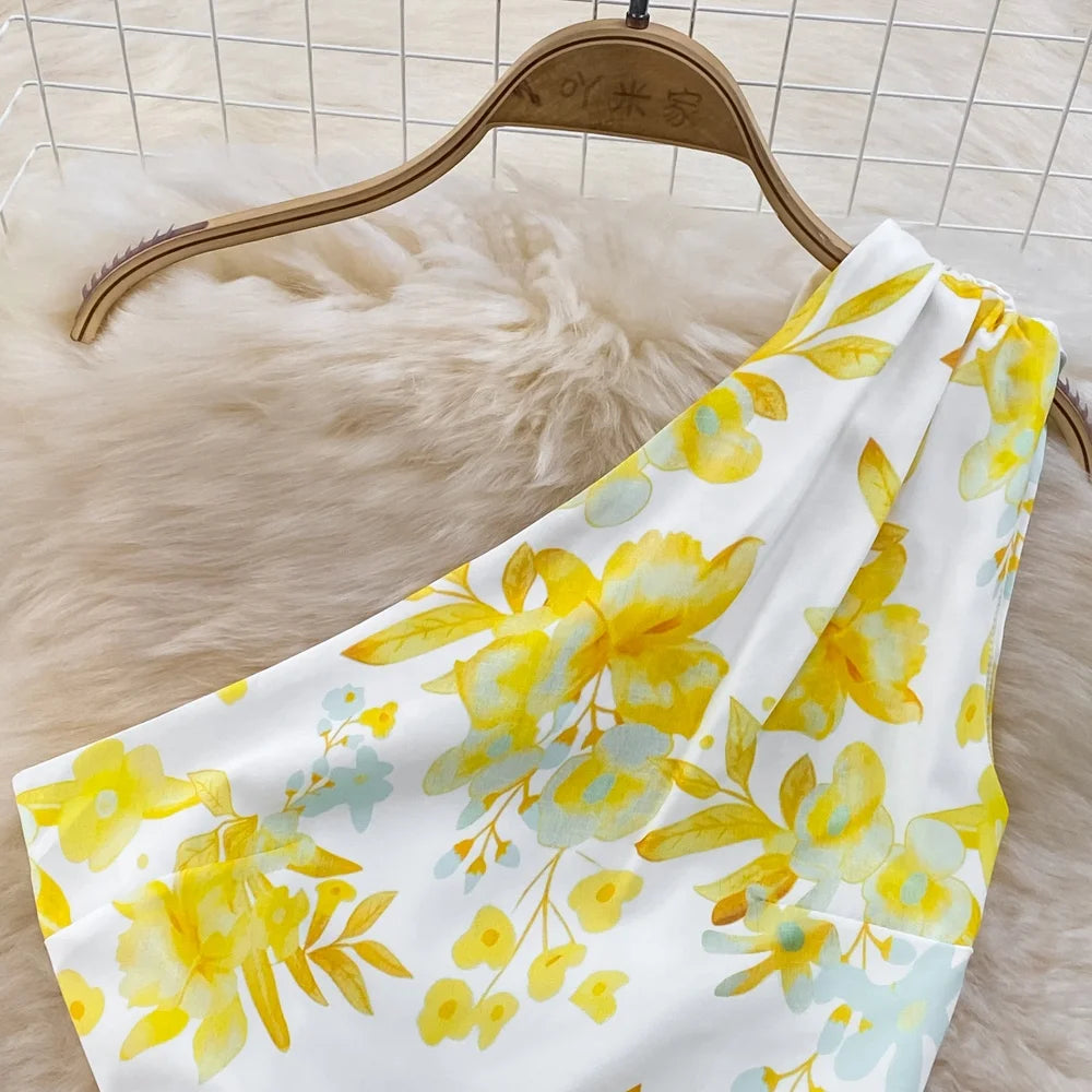 Robe longue asymétrique à fleurs jaunes – élégance ensoleillée