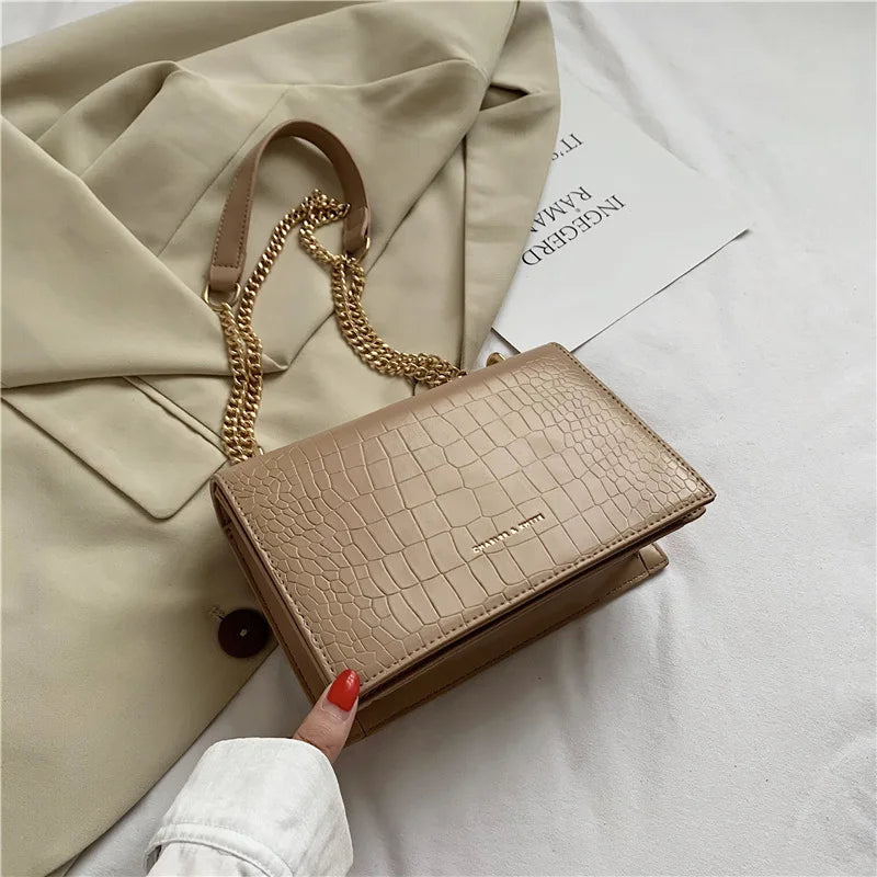 Sac bandoulière effet croco avec chaîne dorée