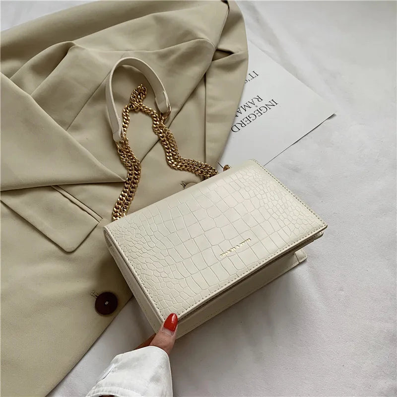 Sac bandoulière effet croco avec chaîne dorée