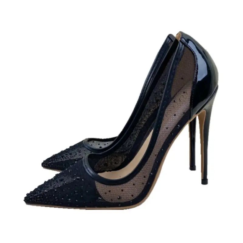 Escarpins noirs à talons aiguilles avec détails en tulle