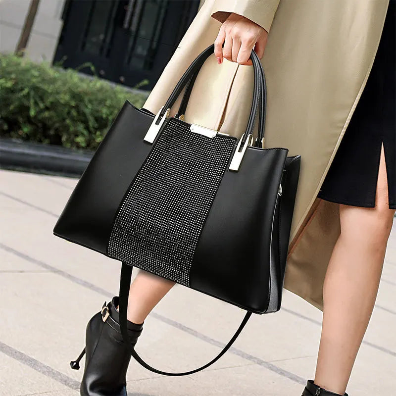 Sac à main noir élégant avec détails strass