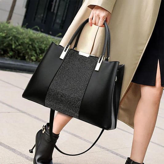 Sac à main noir élégant avec détails strass